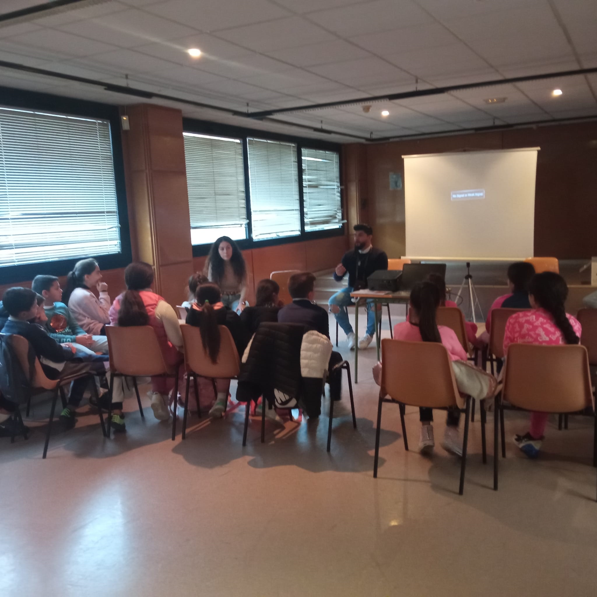   Asamblea con los grupos de Primaria de los diferentes programas educativos