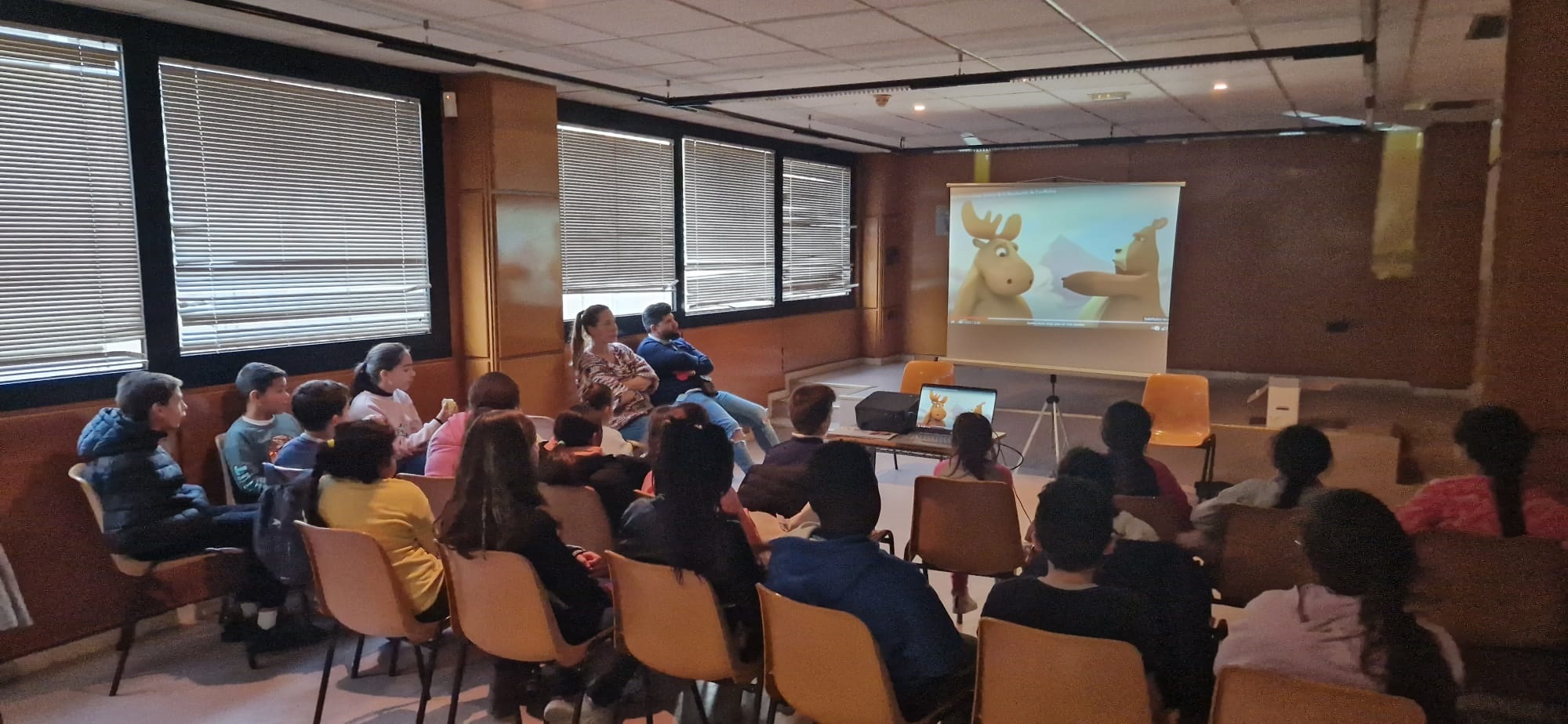   Asamblea con los grupos de Primaria de los diferentes programas educativos