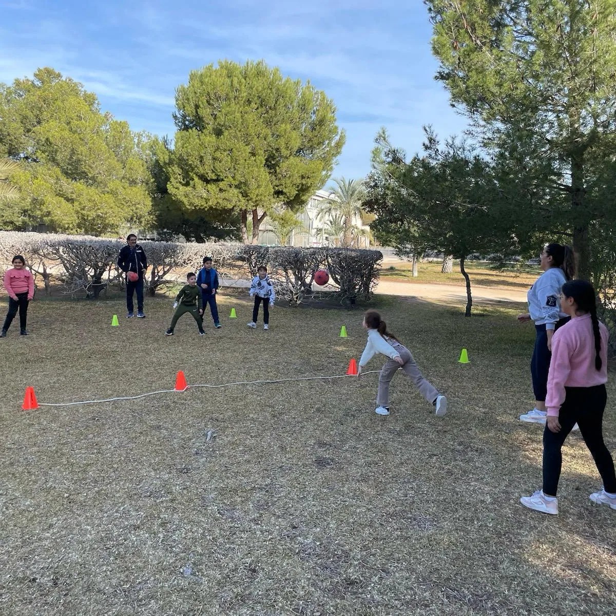   Salida de Impulsa Kumpani con los grupos de Infantil y Primaria al Parque de los Patos de la Universidad de Alicante