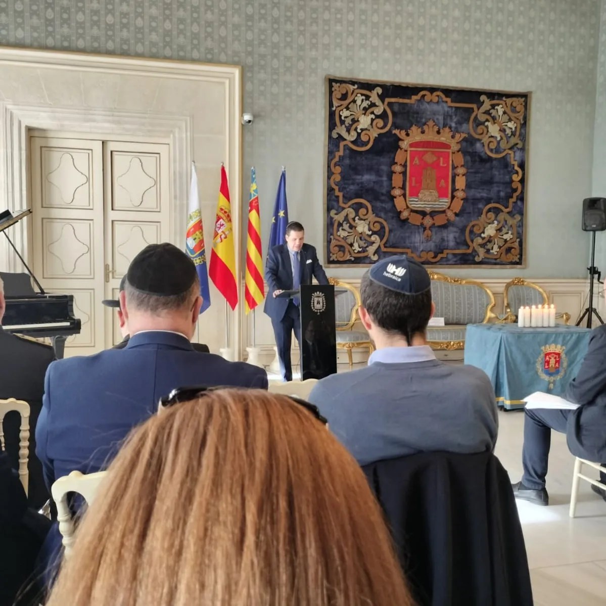   Homenaje a las víctimas del Holocausto en el Ayuntamiento de Alicante