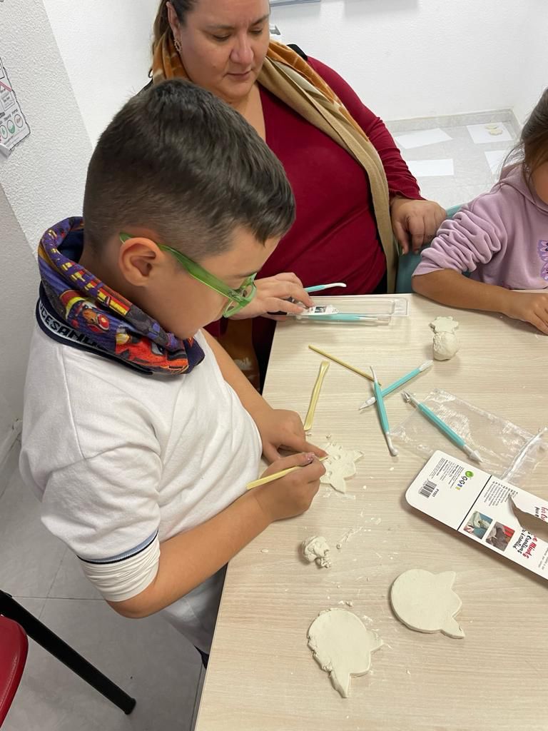  Taller de arcilla con los grupos de Infantil y Primaria