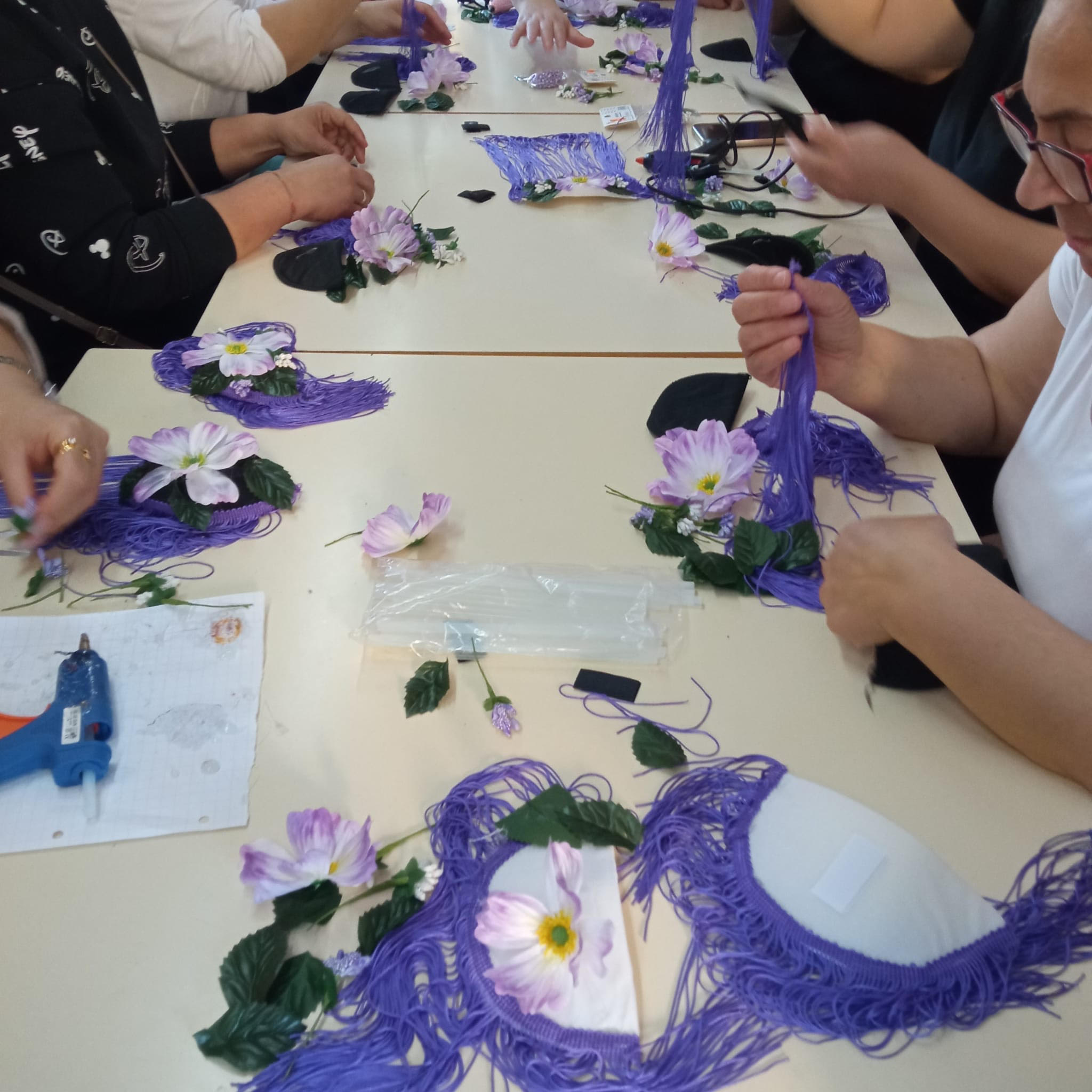   Taller preparativo para el día de la mujer.