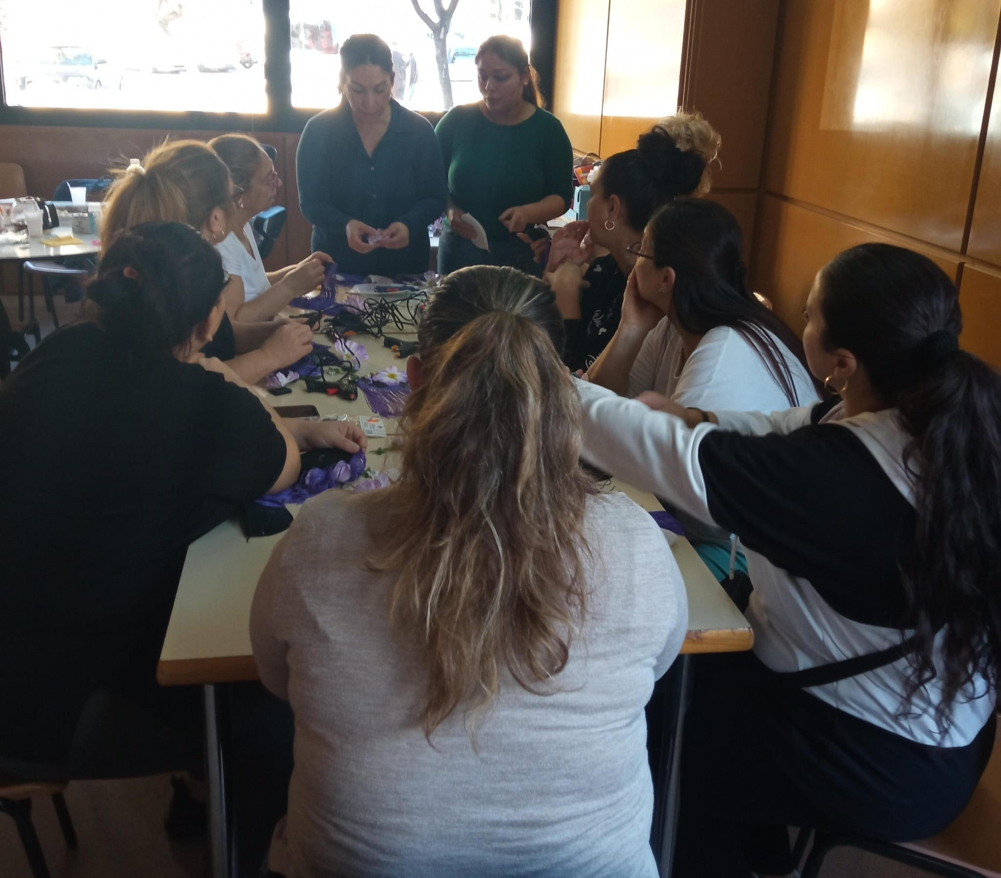   Taller preparativo para el día de la mujer.