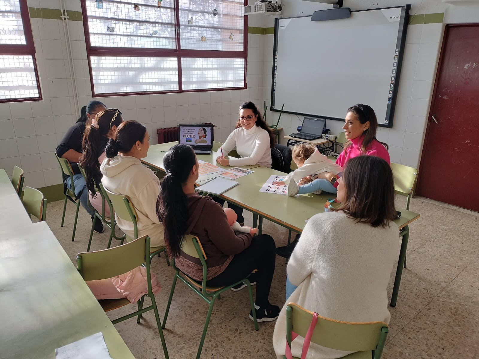   TALLER DE MUJERES EN EL CEIP MIGUEL HERNANDEZ ELCHE