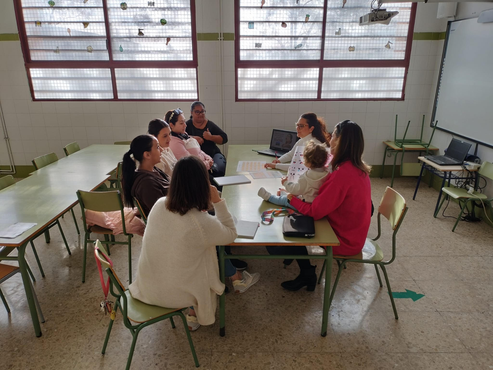   TALLER DE MUJERES EN EL CEIP MIGUEL HERNANDEZ ELCHE