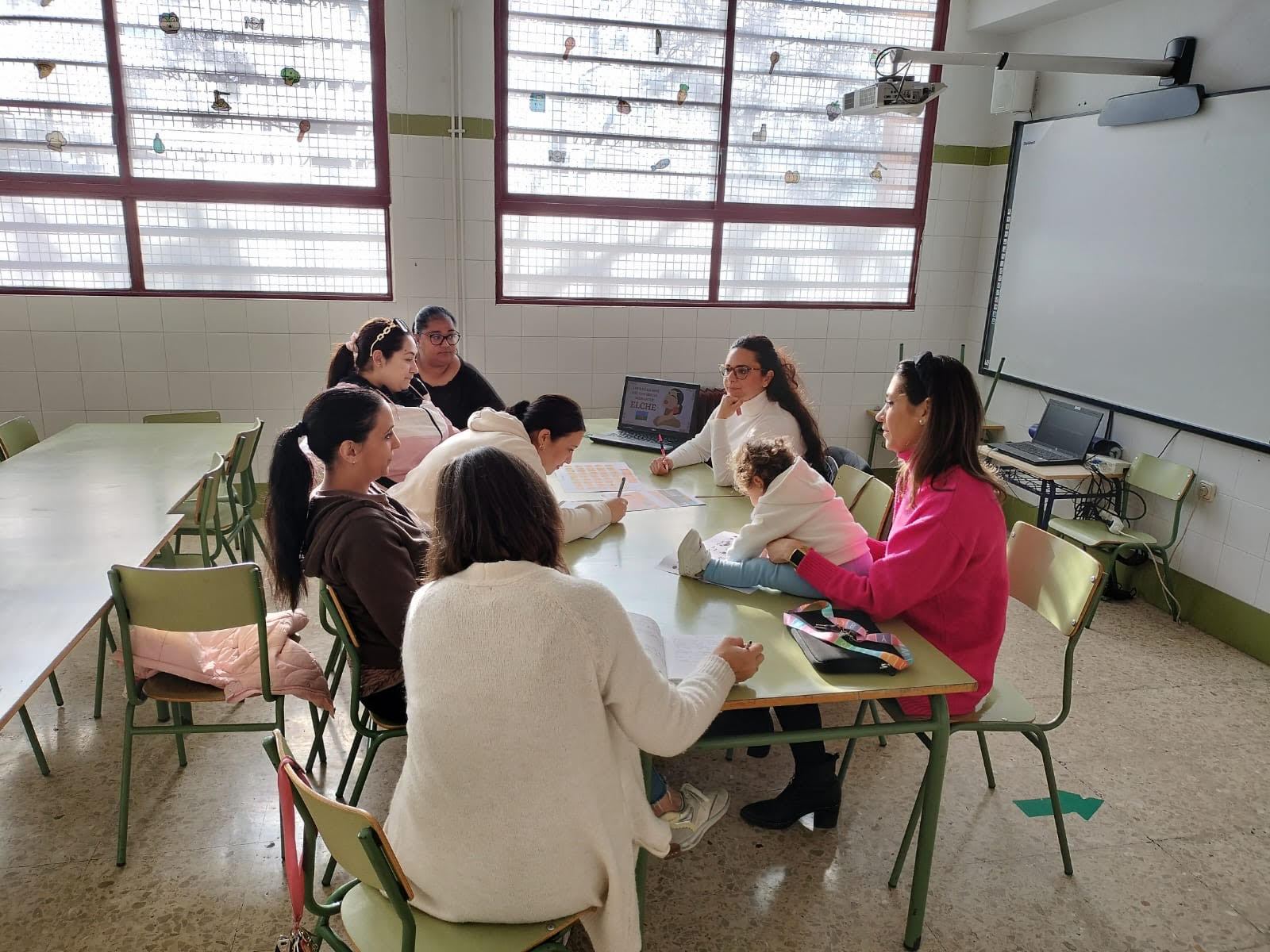   TALLER DE MUJERES EN EL CEIP MIGUEL HERNANDEZ ELCHE