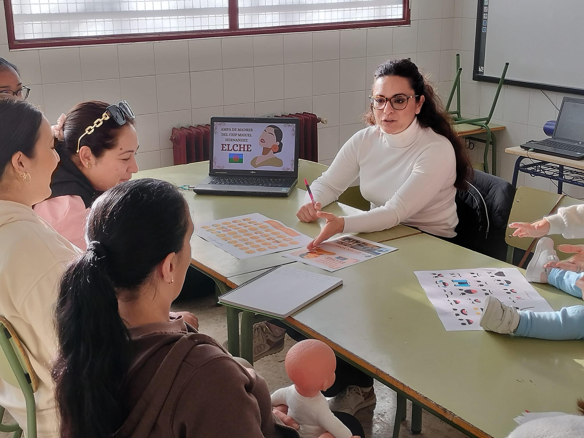   TALLER DE MUJERES EN EL CEIP MIGUEL HERNANDEZ ELCHE