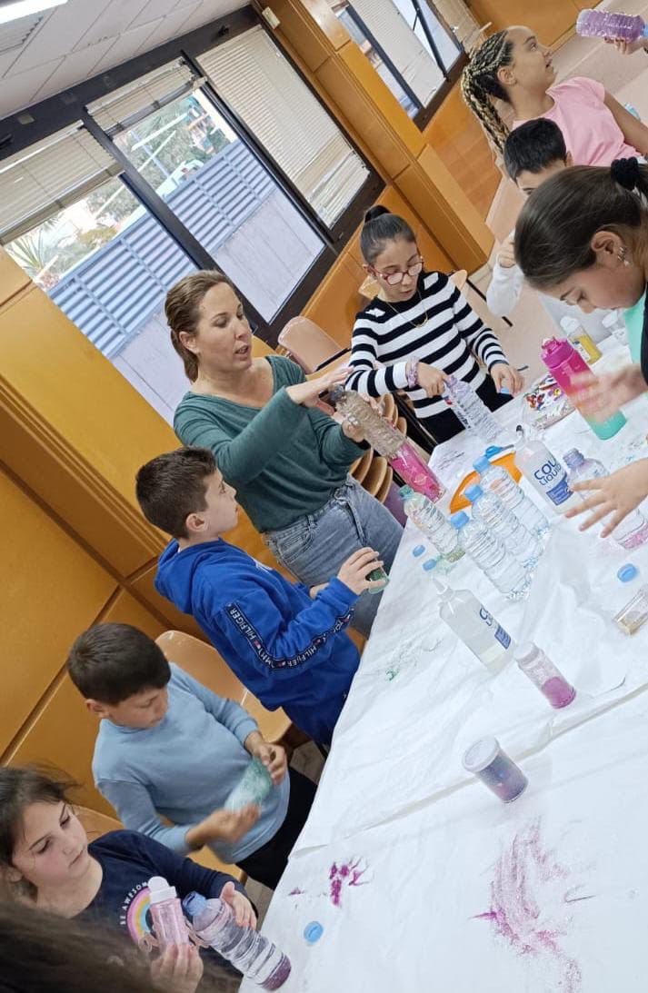   Taller de gestión emocional y botellas de la calma